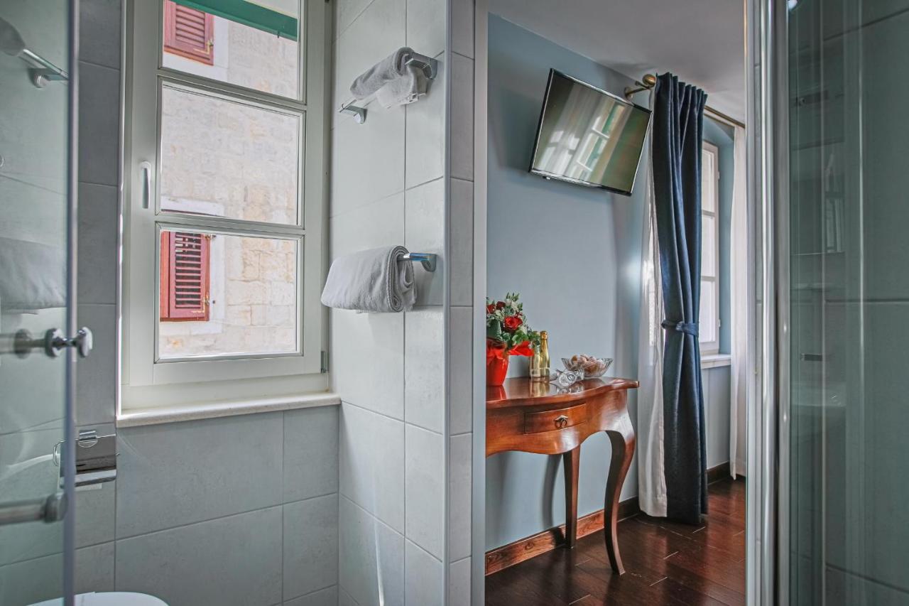 Theatre Luxury Rooms Спліт Екстер'єр фото