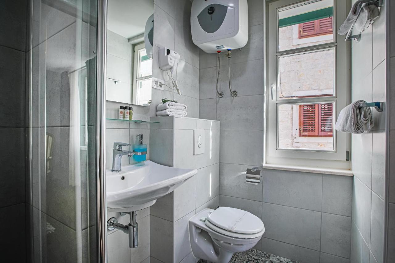 Theatre Luxury Rooms Спліт Екстер'єр фото